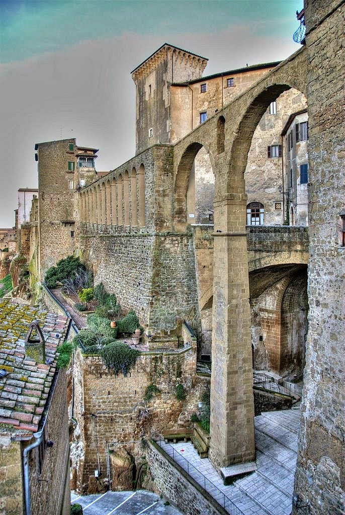 Pitigliano, miasto na tufie, Toskania