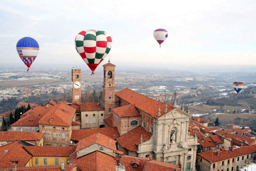 Piemont. Mondovì mongolfiere, balony w Mondovì