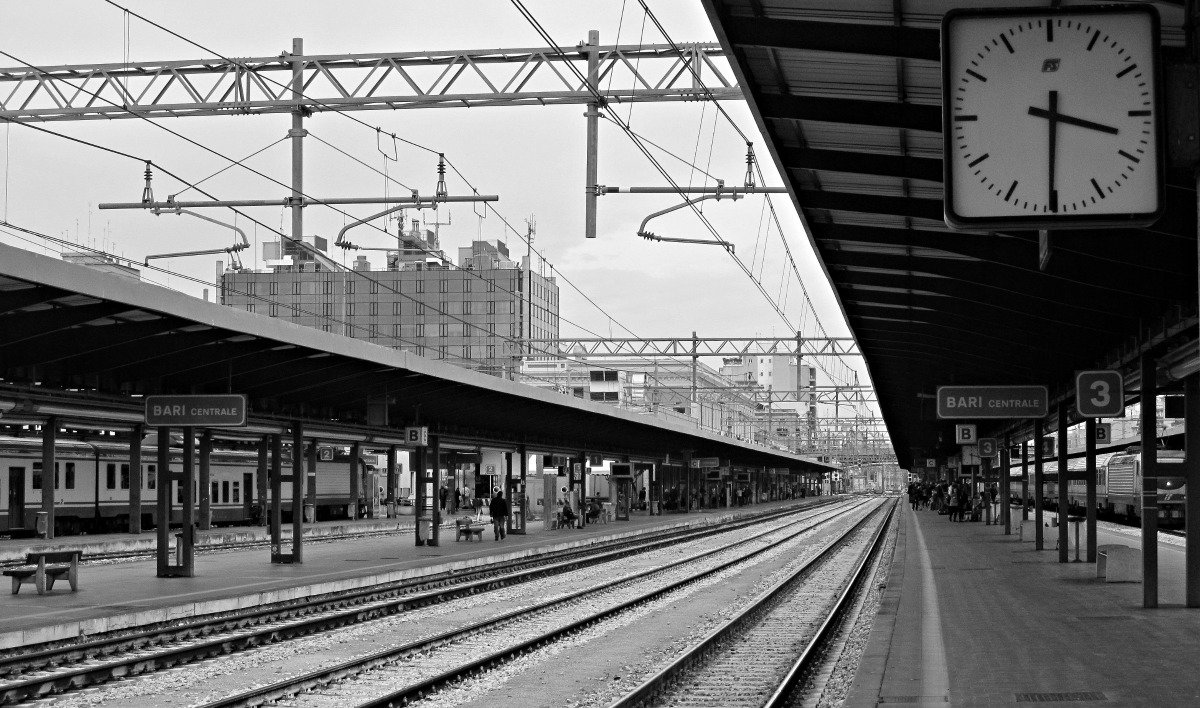 Apulia pociągiem i autobusem. Bari Centrale