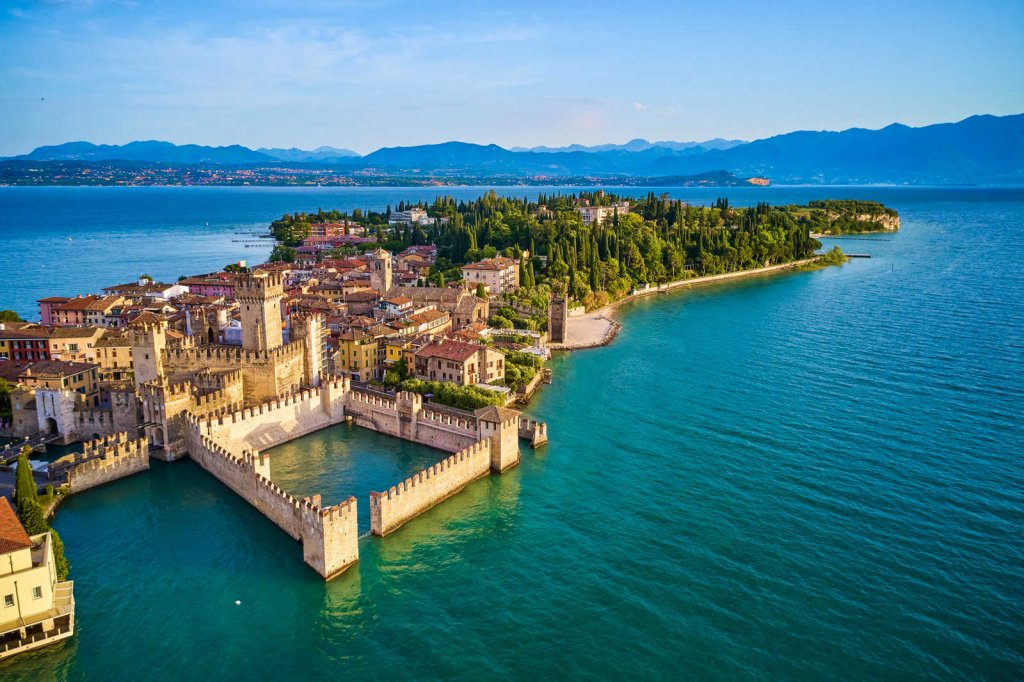 Sirmione, jezioro Garda, Lombardia. Przewodnik