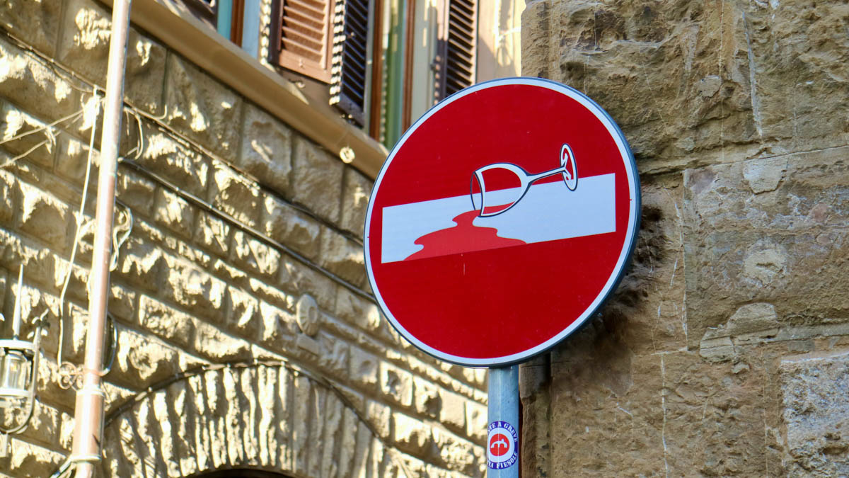 Gdzie parkować we Florenci. Co to jest strefa ZTL. Co oznaczają kolory linii na parkingach. CLET