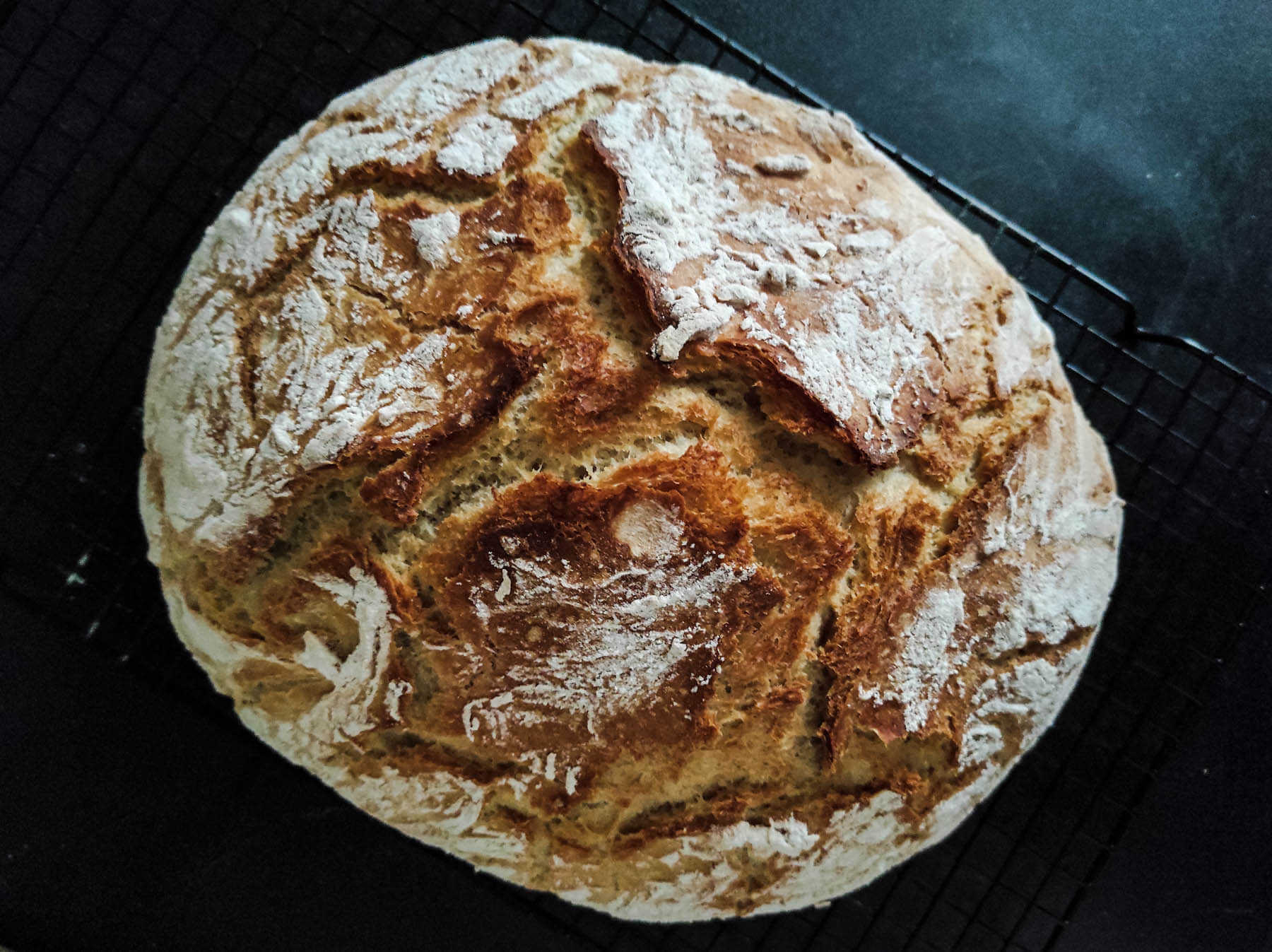 Najprostszy na świecie przepis na chleb domowy z chrupiącą skórką