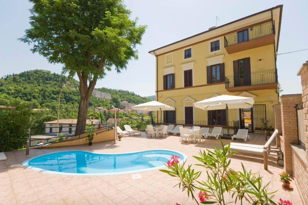 Hotel Raffaello Residence w Sassoferrato, Marche