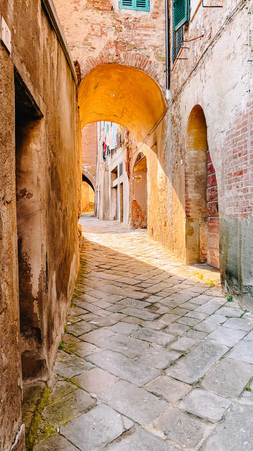 Średniowieczne miasteczko Sinalunga w Toskanii