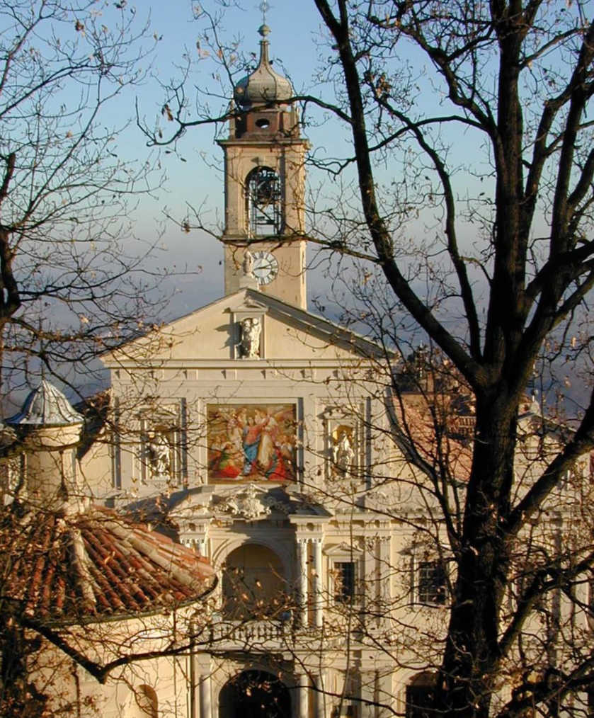 Sacro Monte di Crea (1589 r.) w Serralunga di Crea Położona na wzgórzu z panoramicznym widokiem na dolinę Padu. To 23 kaplice z barokowymi posągami i freskami, otoczone przez urokliwy park.