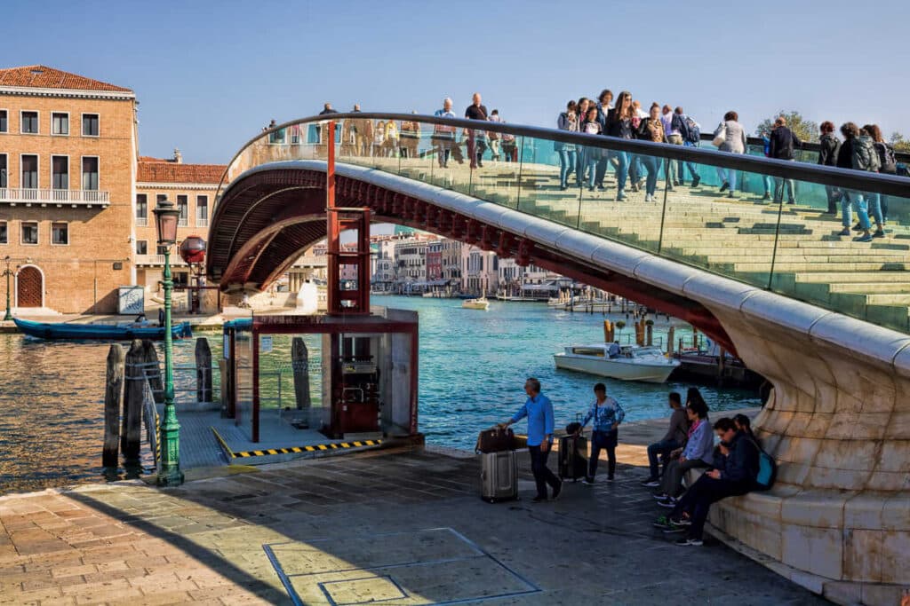 Wenecja: most Ponte della Costituzione – ikona nowoczesności czy architektoniczny koszmar?