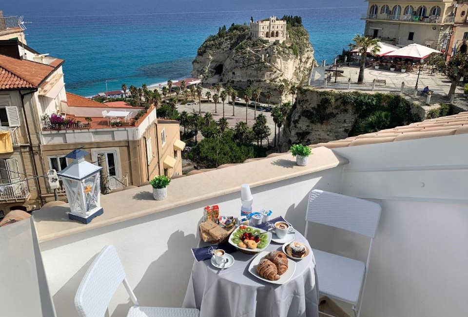 B&B Island Tropea -Sea View Rooms & Suites