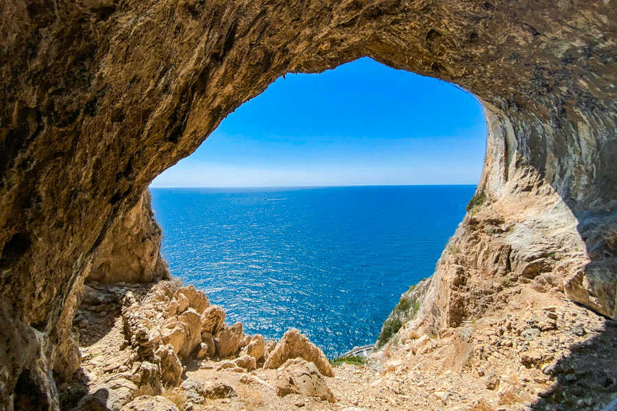 Grotta dei Falsari, Sentiero del Pellegrino, Noli