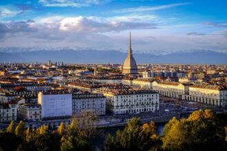 Panorama Turynu z Mole Antonelliana, Padem i Alpami w tle