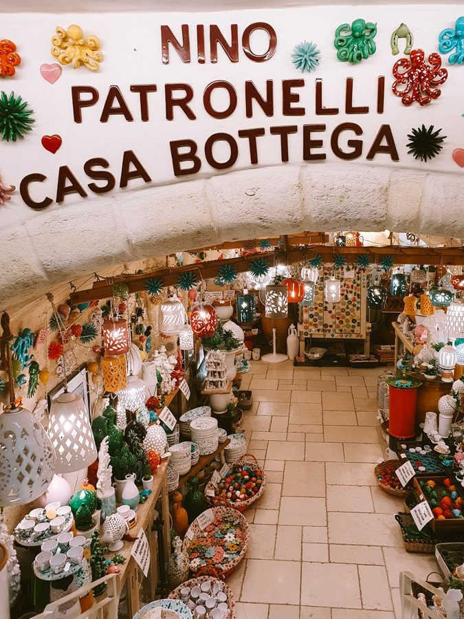 Grottaglie, Apulia. Jeden z zakładów ceramiki