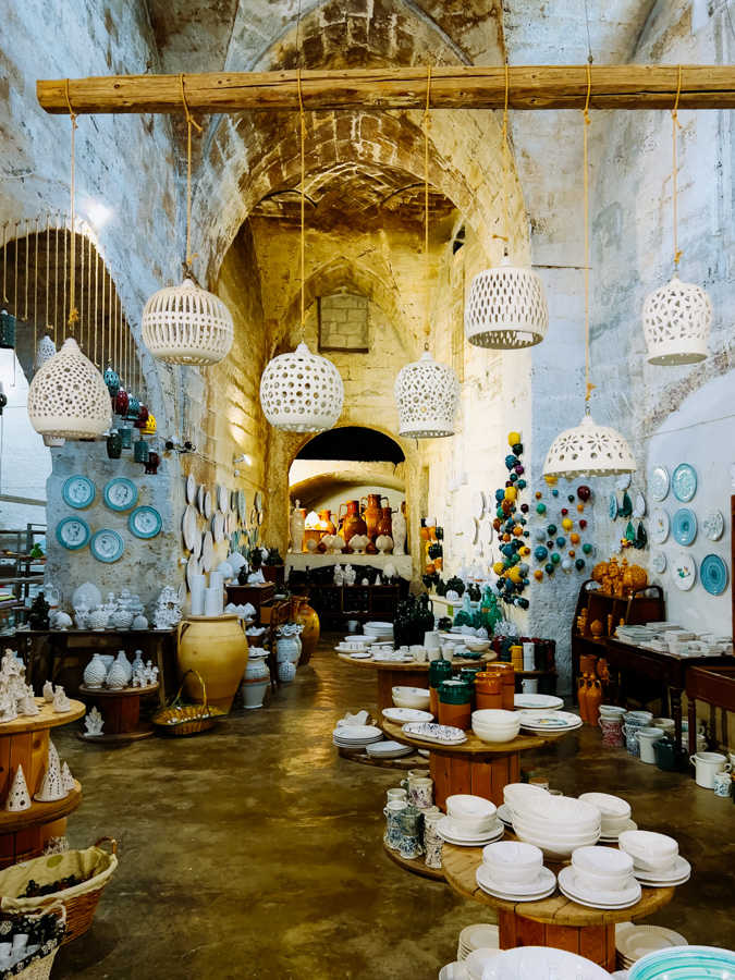 Cretaglie Ceramiche: Via Santa Sofia 19, Grottaglie