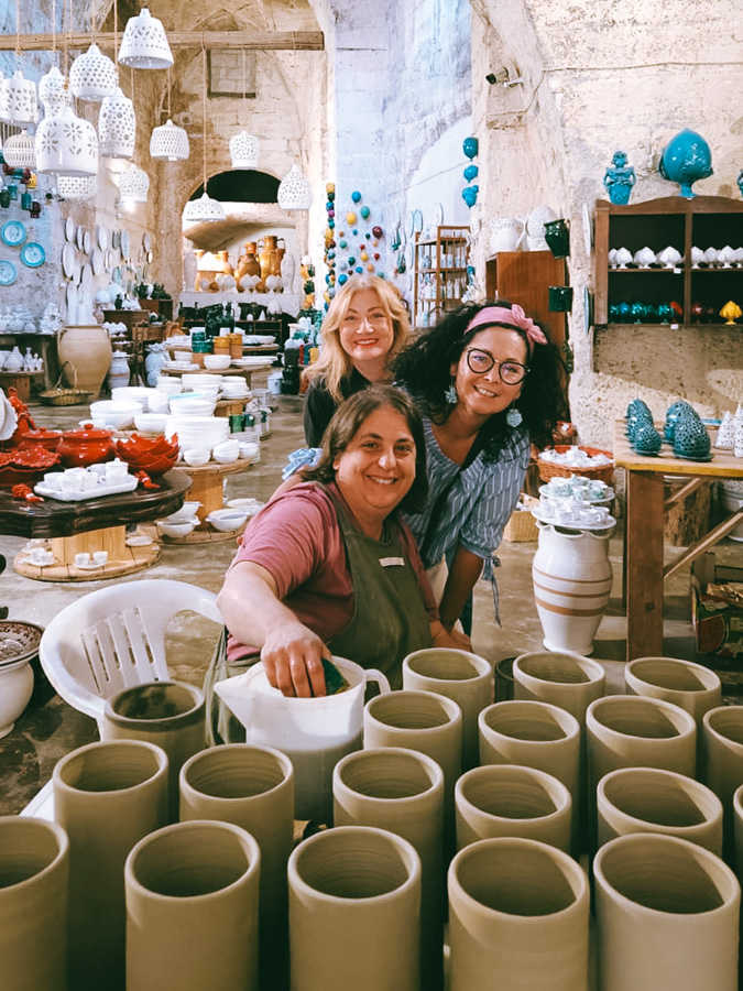 Cretaglie Ceramiche: Via Santa Sofia 19, Grottaglie