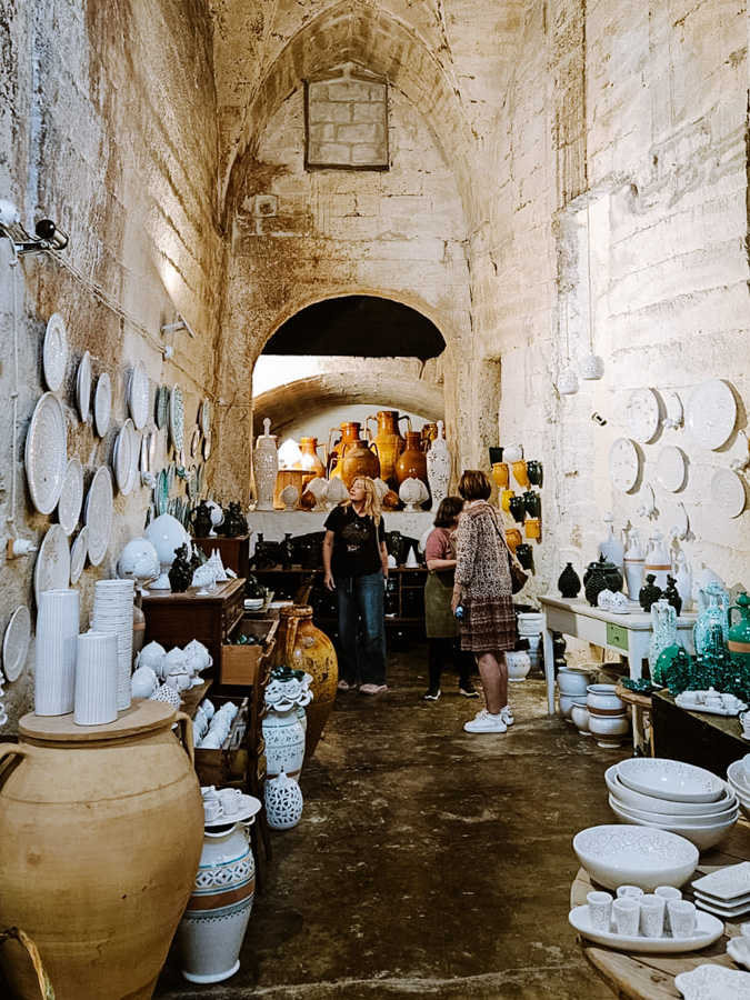 Cretaglie Ceramiche: Via Santa Sofia 19, Grottaglie